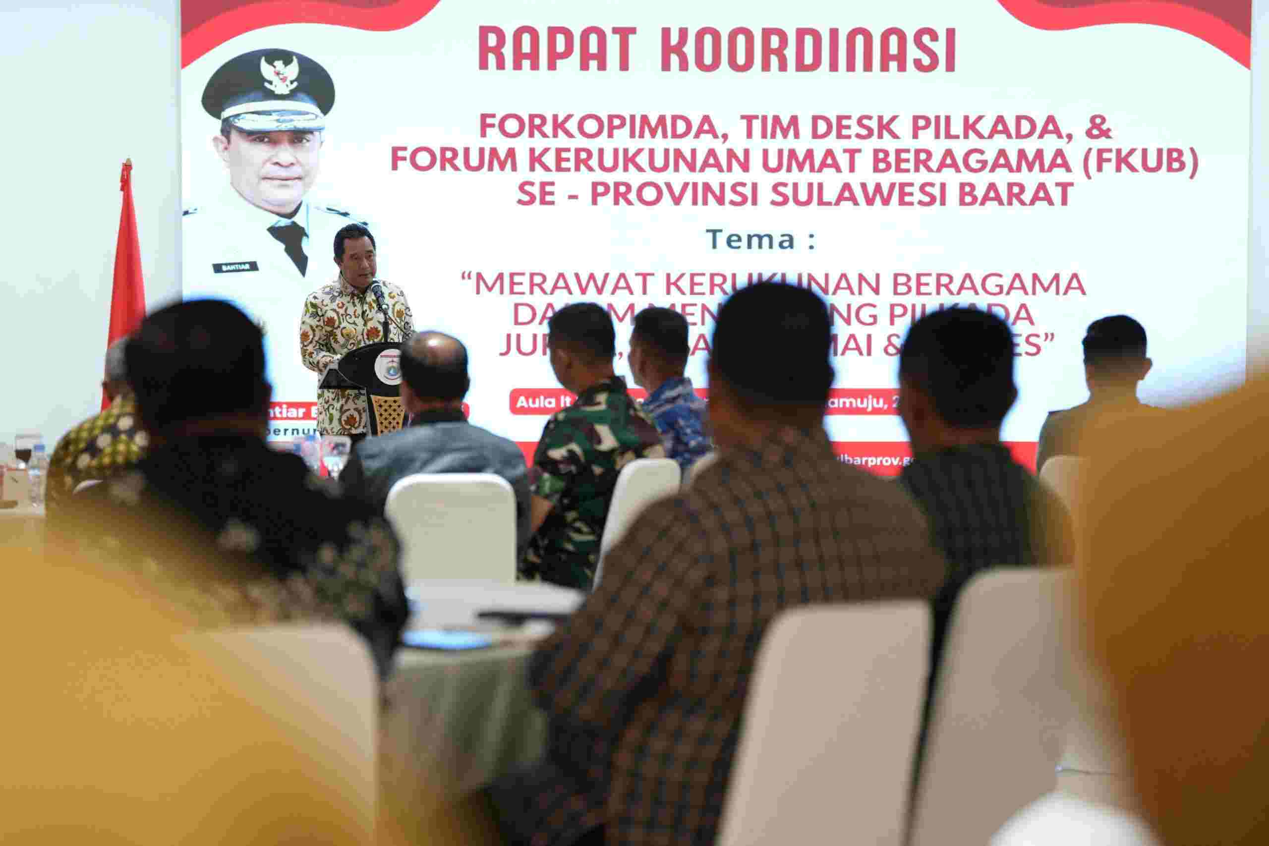 PJ Gubernur Bahtiar Baharuddin Saat Memberikan Sambutan Dalam Rapat Koordinasi Dengan FKUB Untuk Sukseskan Pilkada 2024