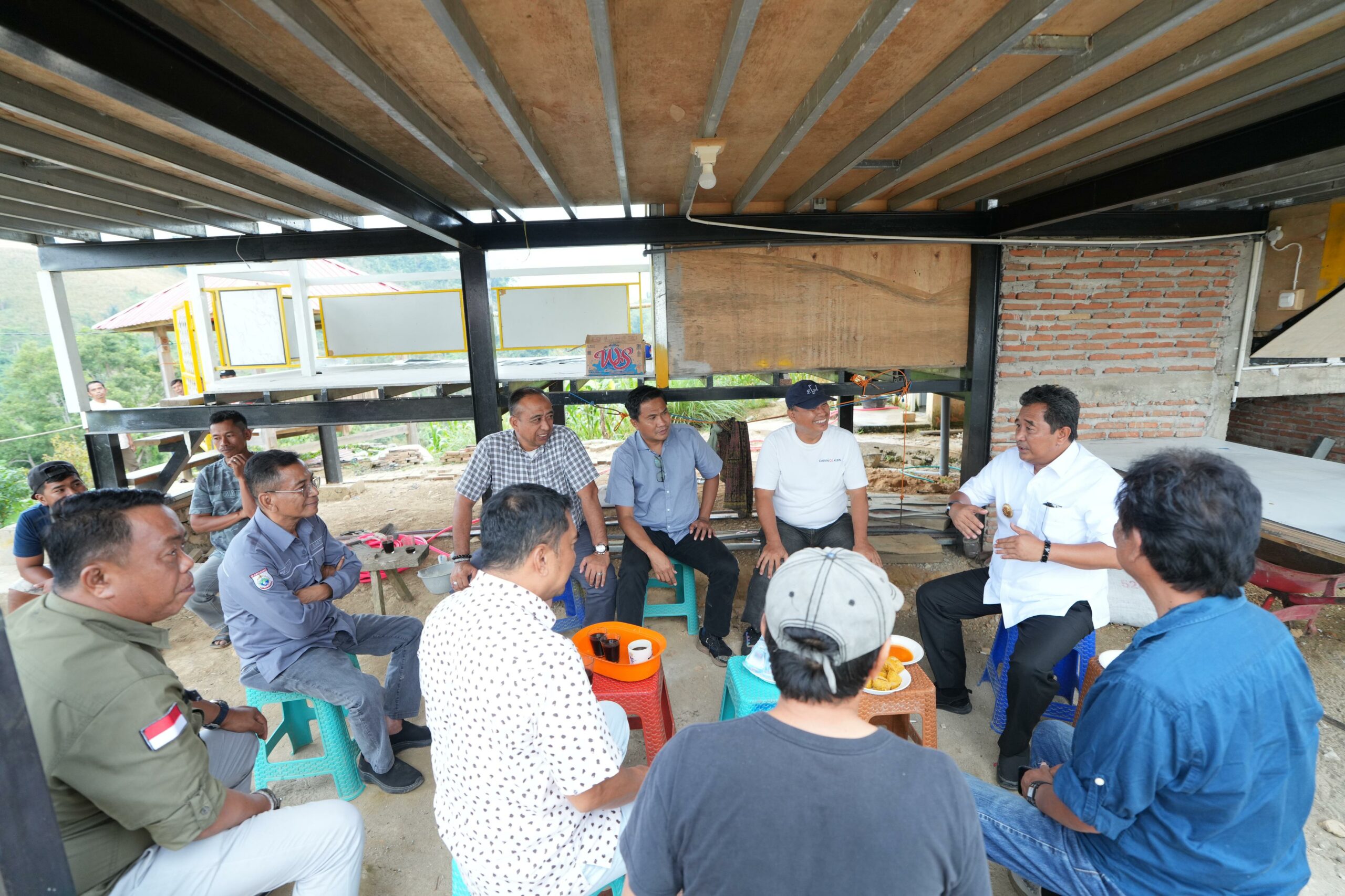 Pj Bahtiar Bangun Kesepahaman Bersama Pekebun Durian Montong di Polman