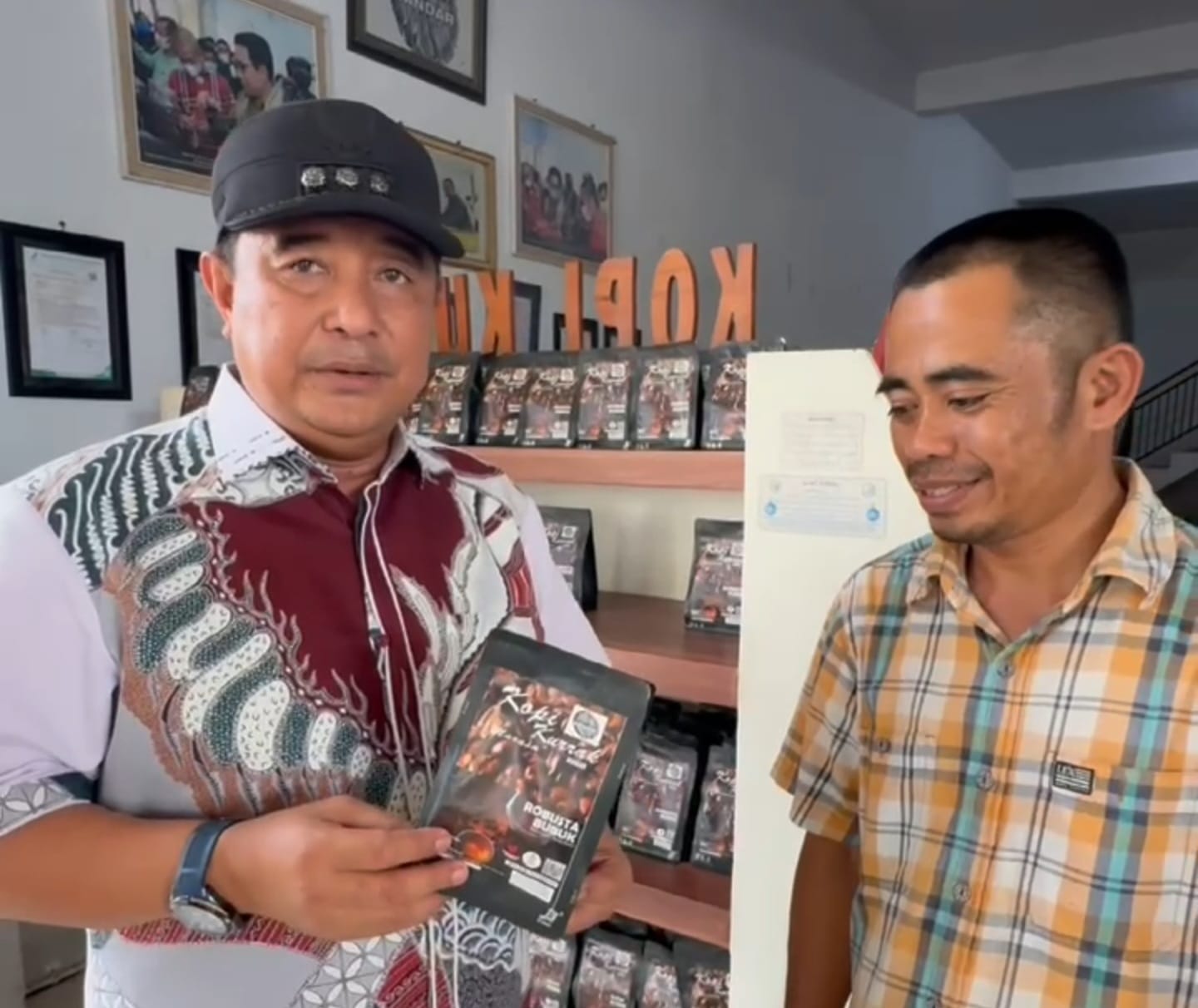 PJ Gubernur Sulbar Saat Melakukan Review Kopi Kurrak UMKM Lokal
