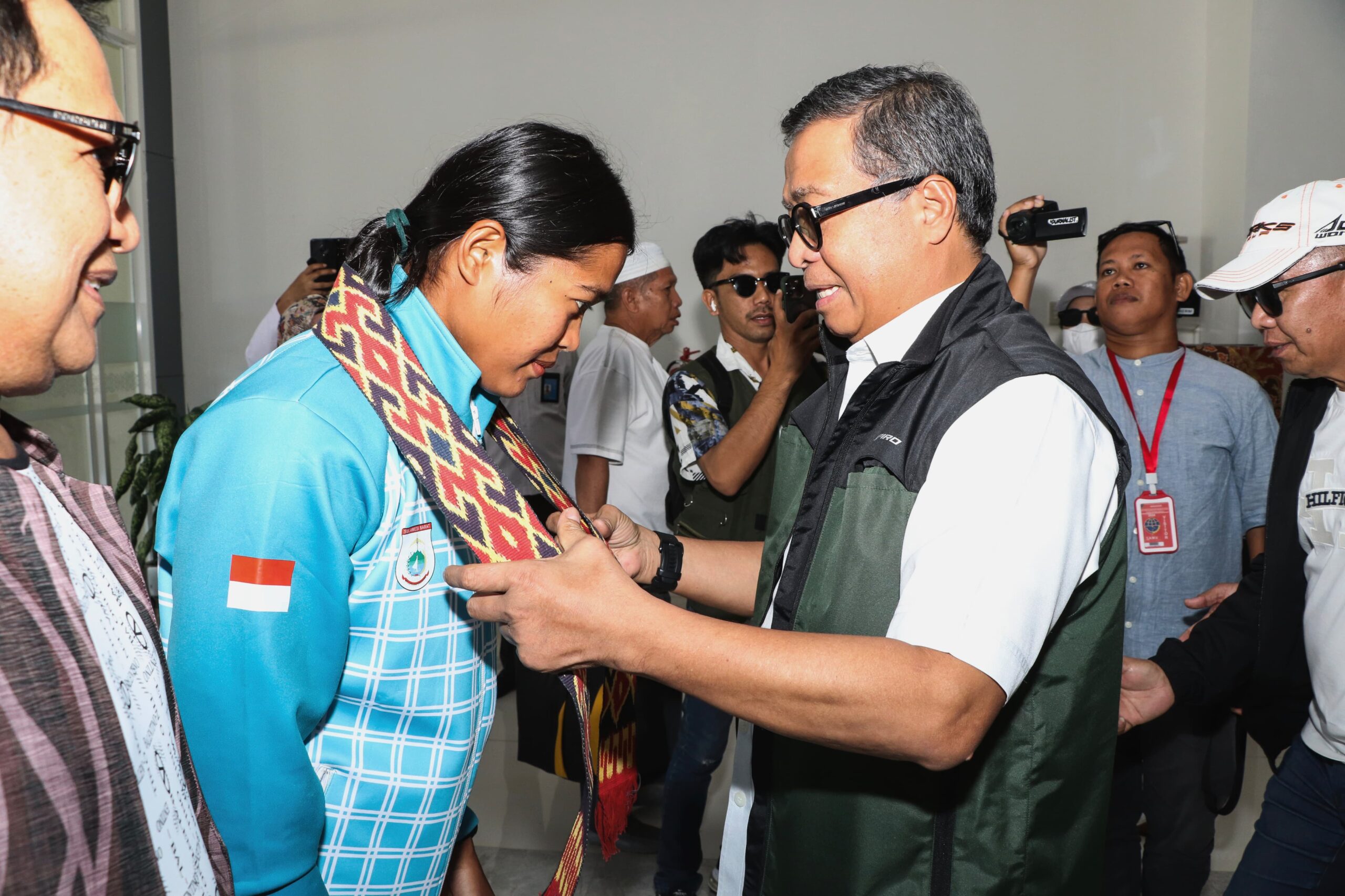 Pemprov Sulbar Beri Hadiah Rp 300 Juta Pada Atlet Dayung Peraih Medali Perak PON XXI Aceh Sumut