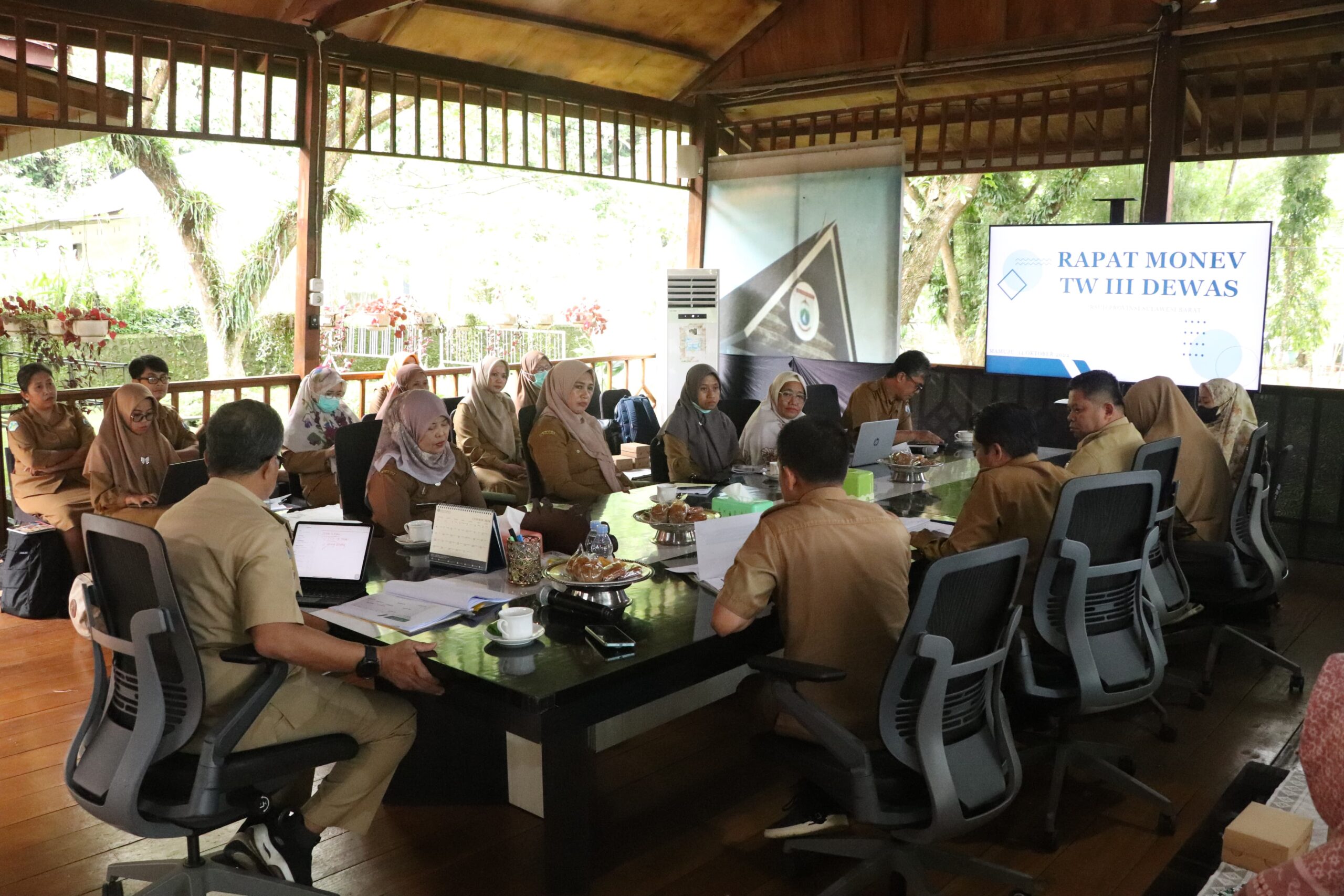 Sekprov Pimpin Rapat Monev BLUD RSUD Regional Sulbar Triwulan III 2024