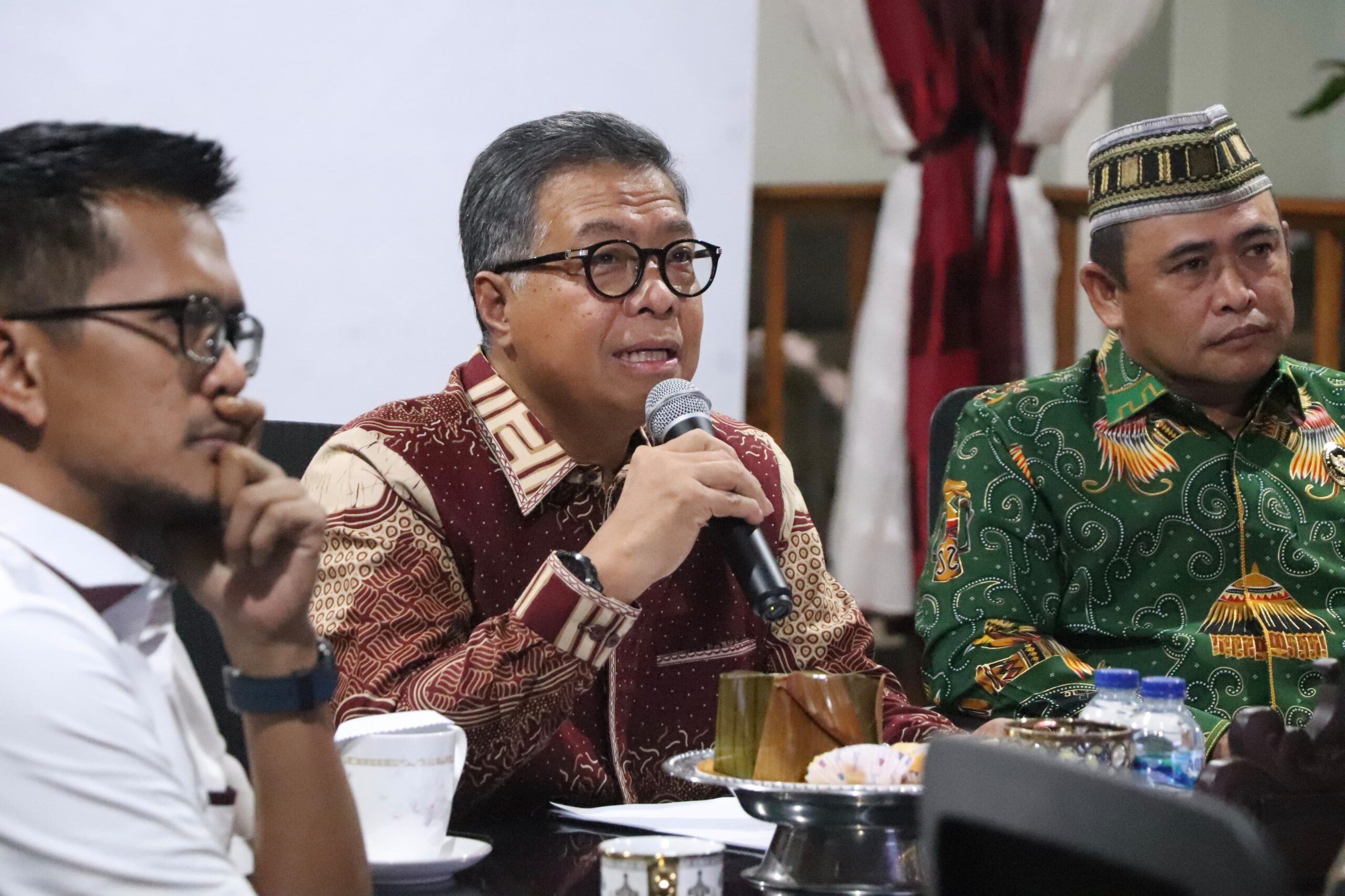 Sekprov Idris Terima Audiensi Kemenko Polkam, Kondusifitas Pilkada di Sulbar Tetap Terjaga