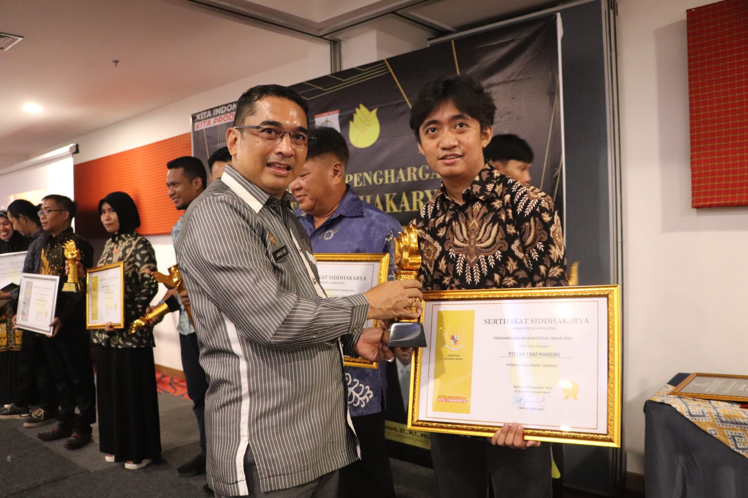 Berkontribusi Dalam Pembangunan, Pemprov Sulbar Beri Penghargaan Sejumlah UMKM