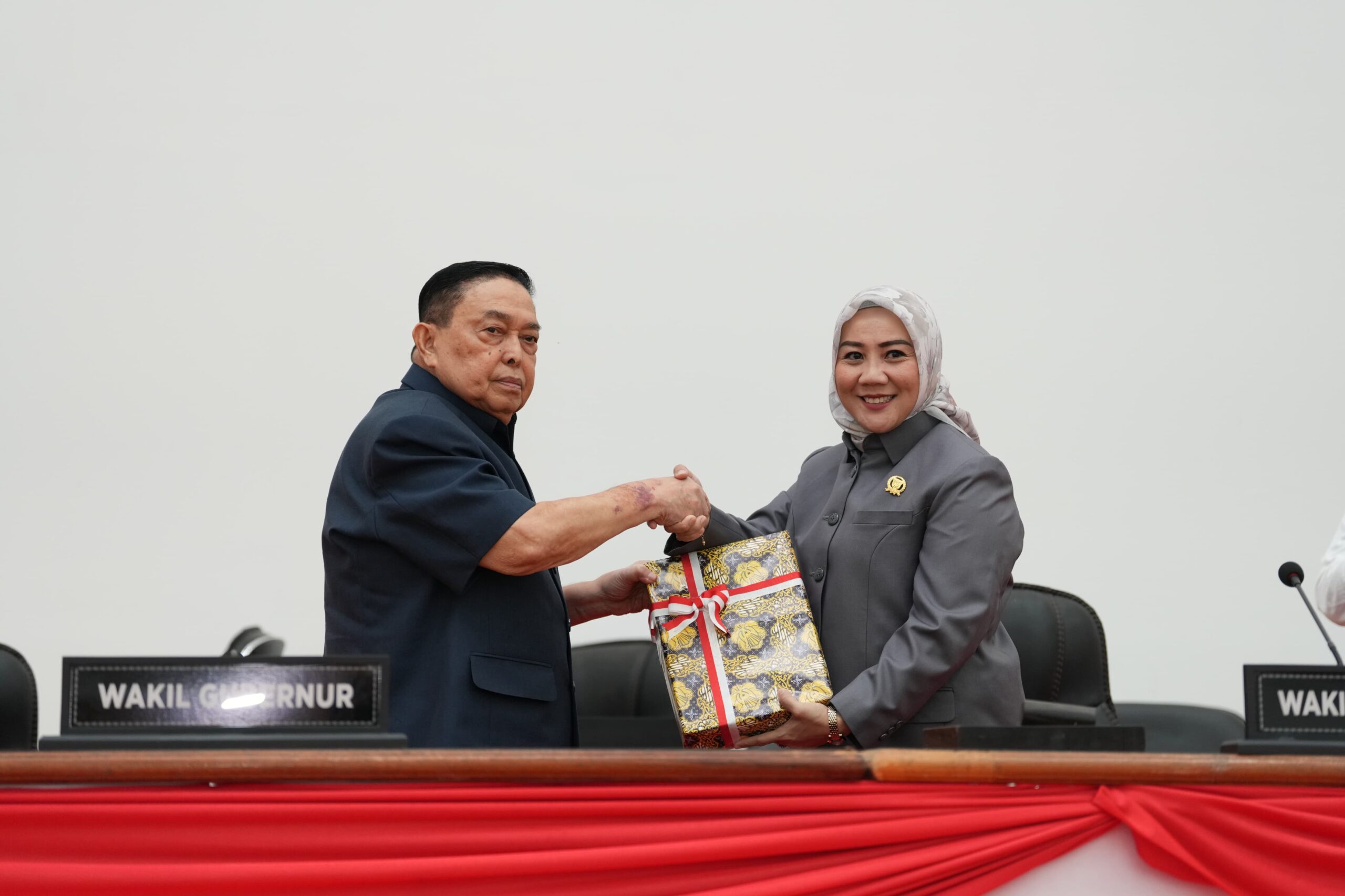 Wagub Sulbar Salim S Mengga Serahkan LKPJ 2024 ke DPRD